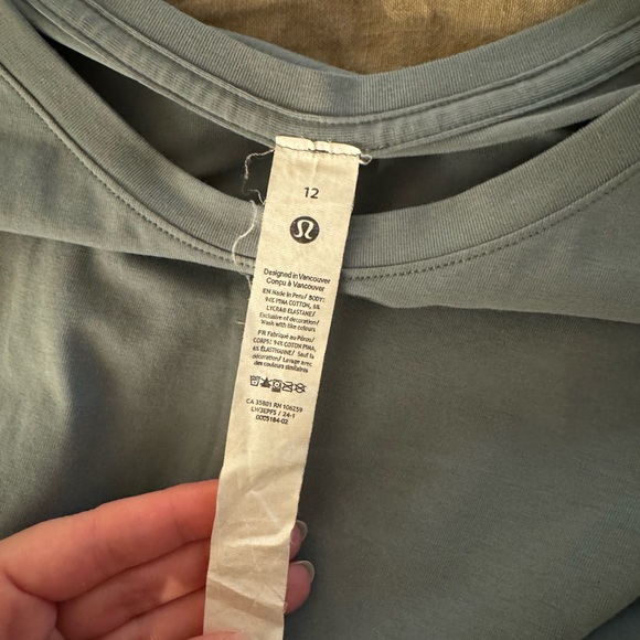 Lululemon T-Shirt - Picture 3 of 3